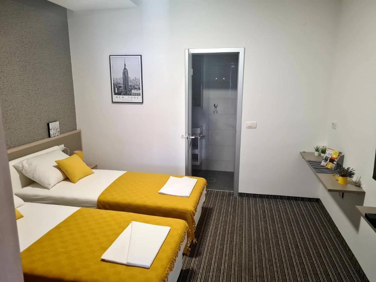 Bonitos, Sobe-Rooms Slavonski Brod Buitenkant foto