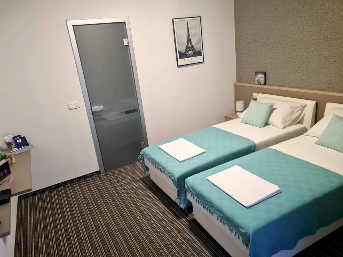 Bonitos, Sobe-Rooms Slavonski Brod Buitenkant foto