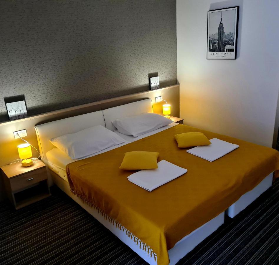 Bonitos, Sobe-Rooms Slavonski Brod Buitenkant foto